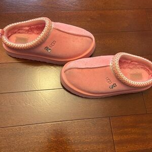 UGG Kids Slippers in Soft Pink